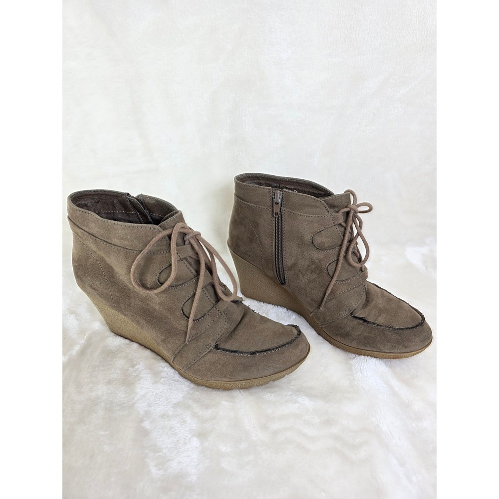 Maurices Women's Brown Suede Lace Up Wedge Ankle‎ Boots Size 9